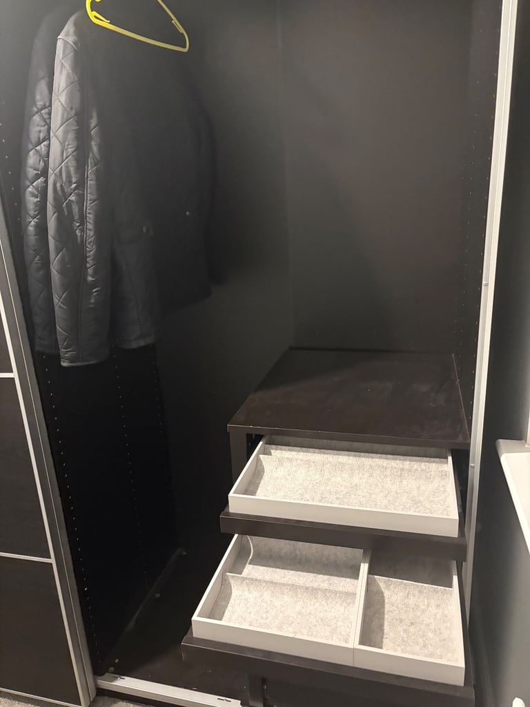 Black/Mirror wardrobes 