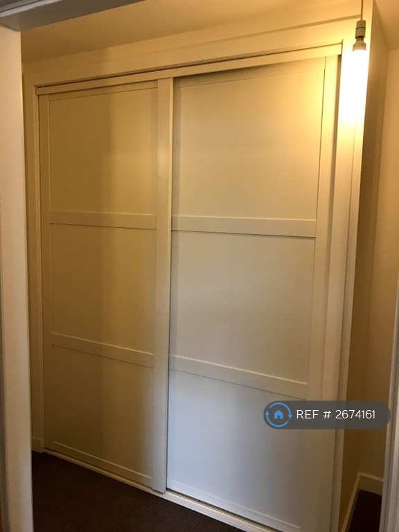 2 bedroom flat in Shaw Road, Aberdeen, AB25 (2 bed) (#2674161)