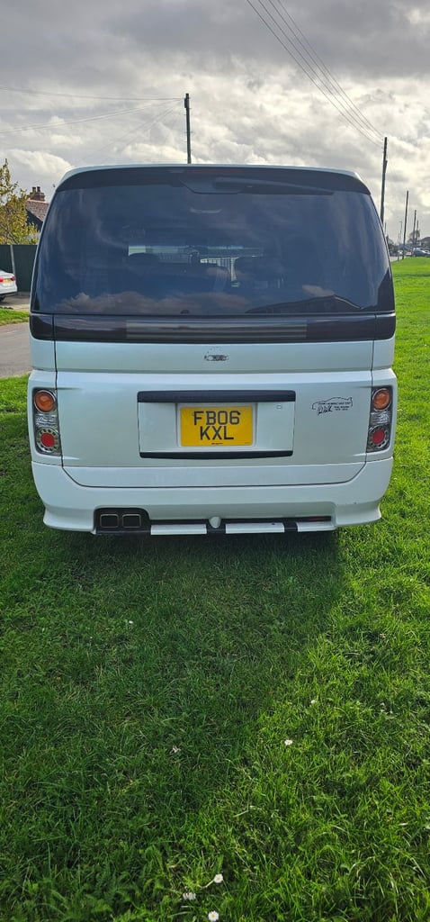 Nissan Elgrand Automatic 7 seater