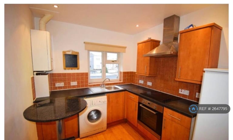 2 bedroom flat in Selborne Gardens, London, NW4 (2 bed) (#2647795)