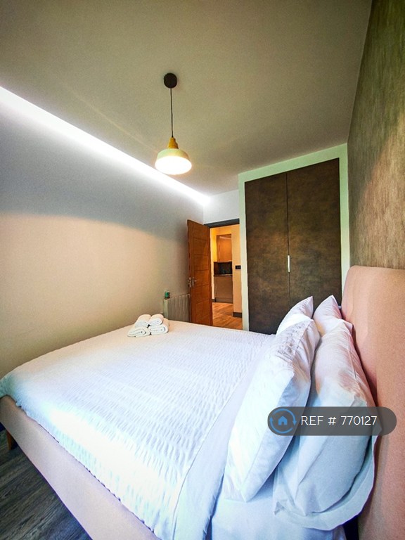 1 bedroom flat in Kilburn High Road, London, NW6 (1 bed) (#770127)