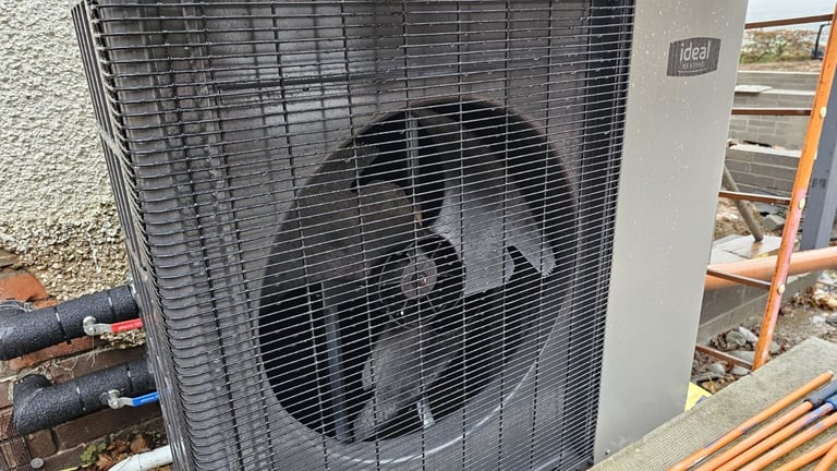 HARDLY USED 10KW Ideal Logic Air Monobloc air source heat pump & Water Cylinder