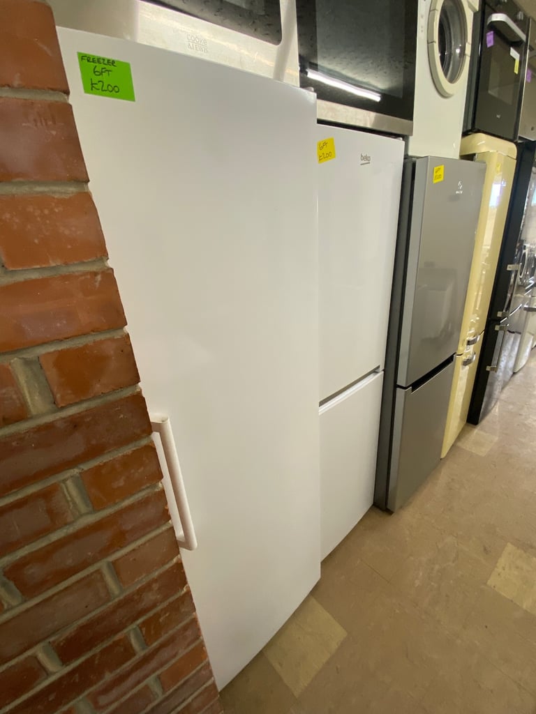 image for WHITE AEG 6FT UPRIGHT FREEZER 