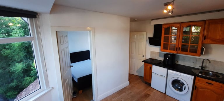 One-bedroom / Studio flat London NW9 Colindale