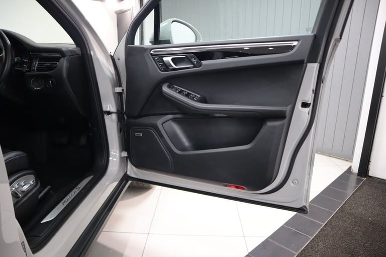 2019 D PORSCHE MACAN 3.0T V6 S SUV 5DR PETROL PDK 4WD EURO 6 (S/S) (354 PS)