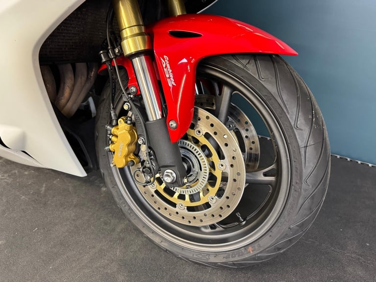 Honda CBR600F 2011 RED AND WHITE