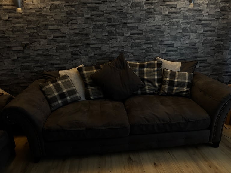 2 4 seater sofas’