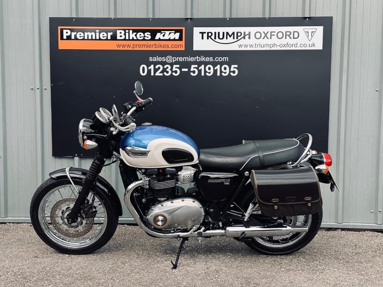 STUNNING 2018/18 TRIUMPH BONNEVILLE T100 MOTORCYCLE 