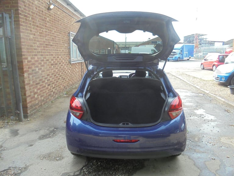2016 Peugeot 208 1.2 PureTech 82 Allure 5dr HATCHBACK PETROL Manual