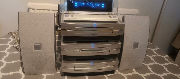 Pioneer L-77 stereo system 