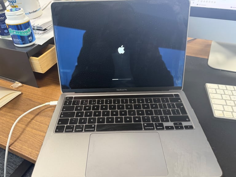 Apple MacBook Pro ( Touch Bar ) 