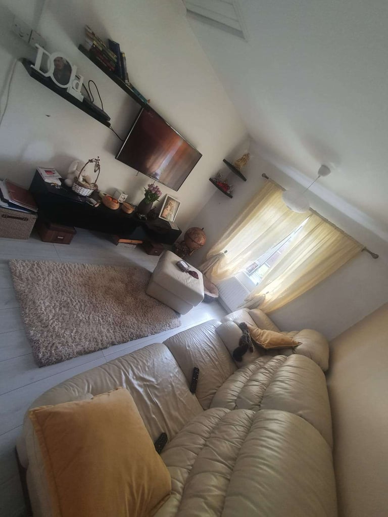 image for 2 bedroom flat in UB2 5SX