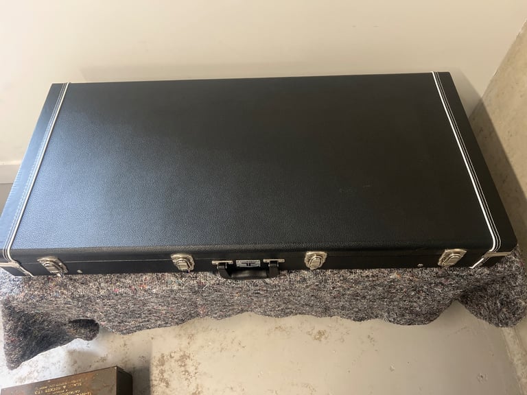 Tour tech guitar stand case
