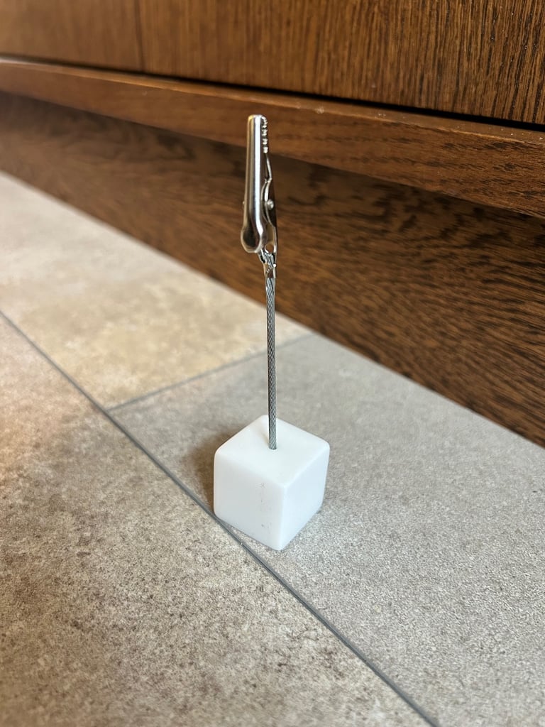 10x White Clip Stands