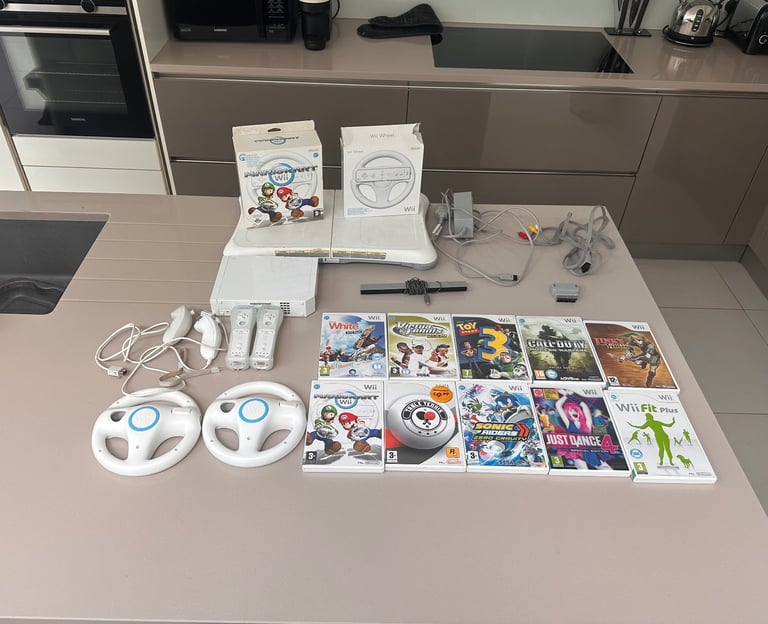 Nintendo Wii Mario Kart Bundle 