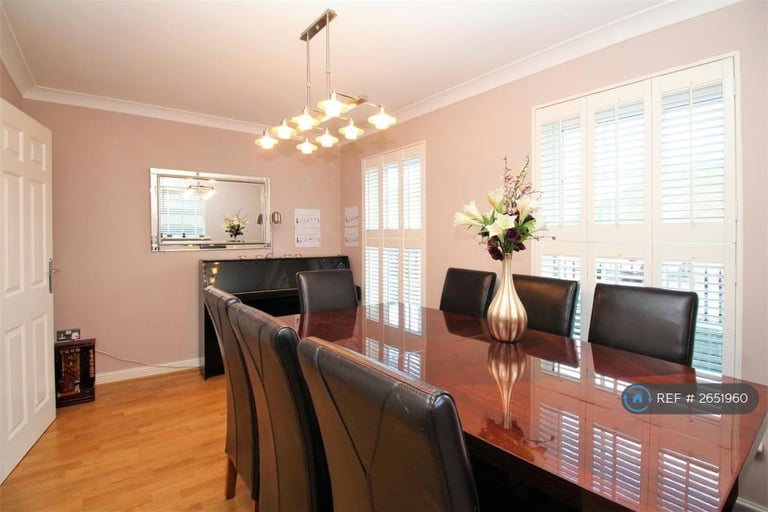 4 bedroom house in Park Cliff Road, Greenhithe, DA9 (4 bed) (#2651960)