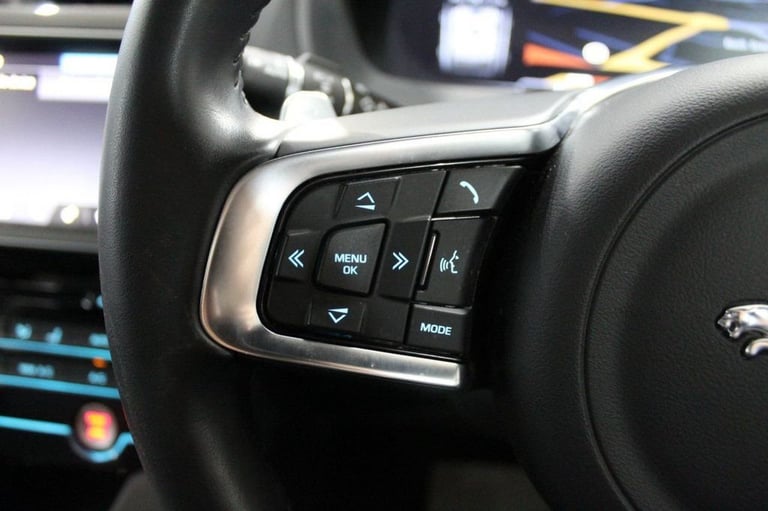 2019 68 JAGUAR F-PACE 3.0 D300 V6 S SUV 5DR DIESEL AUTO AWD EURO 6 (S/S) (300 PS