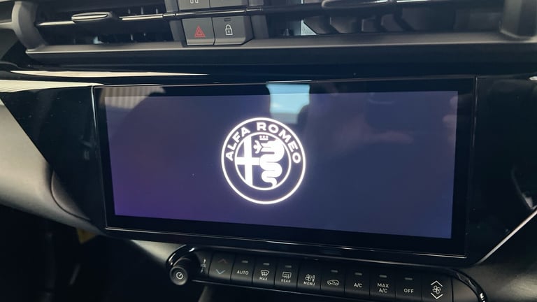 2025 Alfa Romeo Junior 1.2 MHEV Ibrida SUV 5dr Petrol Hybrid e-DCT Euro 6 (s/s) (136 ps) SUV Hybr...