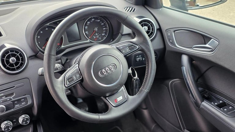 AUDI A1 1.4 TFSI S line Sportback S Tronic Euro 5 5dr 2012
