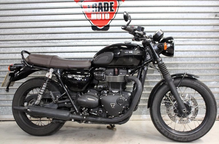 2018 18 TRIUMPH BONNEVILLE 900 T100 BLACK EDITION 9000 MILES TRADE SALE NEW MOT