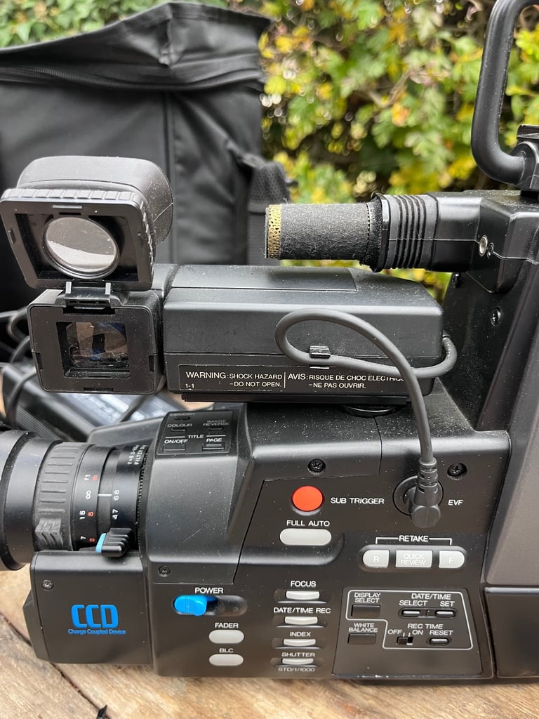 Ferguson Videostar FC28 Camcorder VHS L With Case 3 batteries & charger 