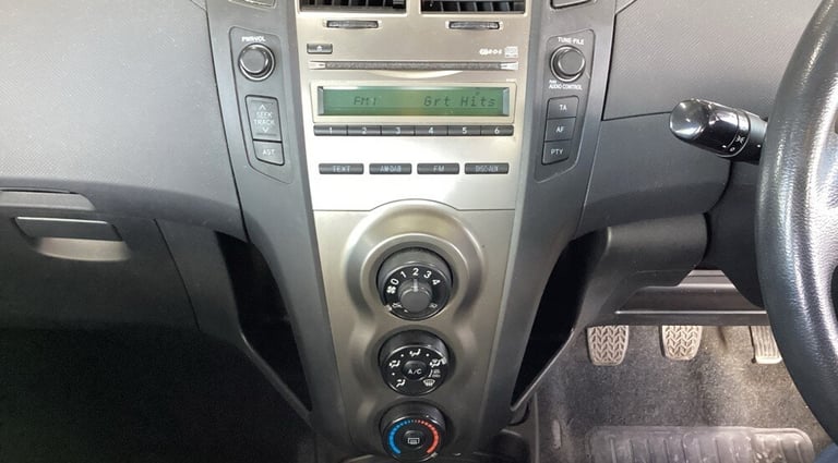 2009 Toyota Yaris 1.33 VVT-i TR 5dr [6 speed] - £35 road tax HATCHBACK Petrol Manual