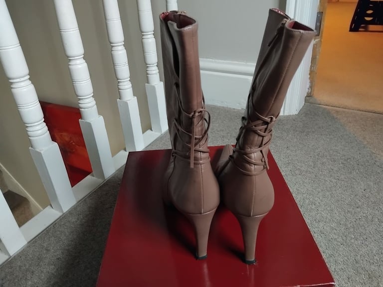 Ankle boots ladies leather size 4.