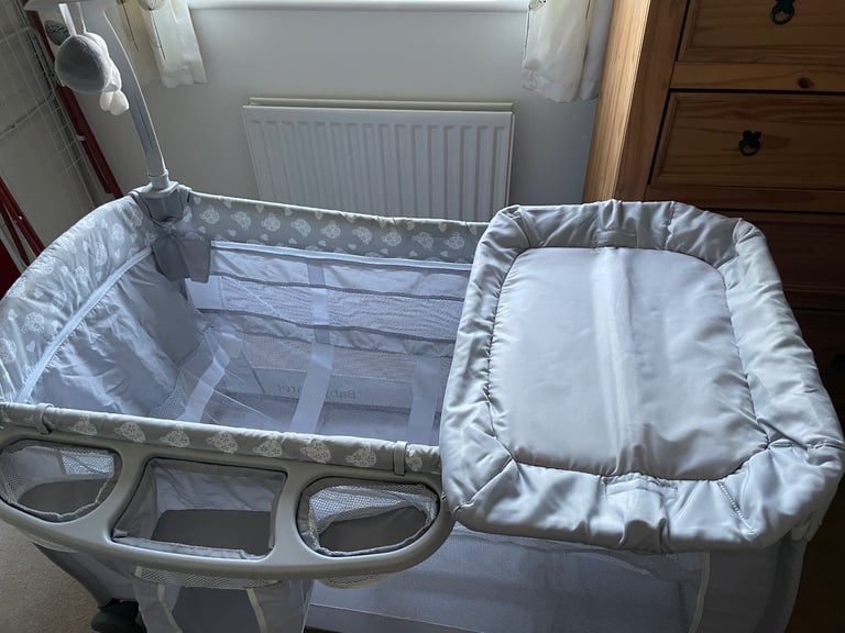Hauck Travel Cot - lightweight & compact, perfect for sleepovers 