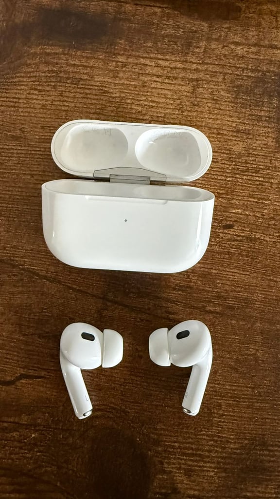 image for Apple Airpods Pro 2 with lightning case 