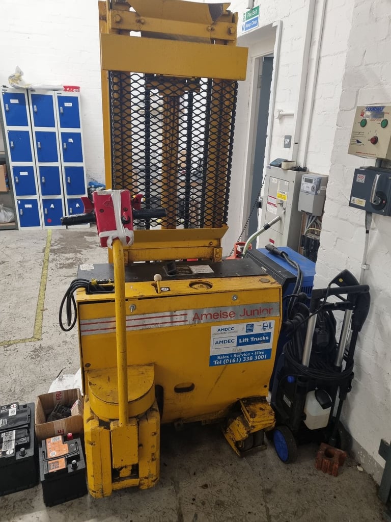 Ameise Junior Foot Forklift With Charger
