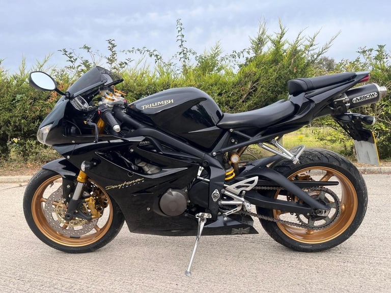 2007 07 TRIUMPH DAYTONA 675 SPORTS 600 WHITE NEW MOT SUPERSPORT TRIPLE BLACK