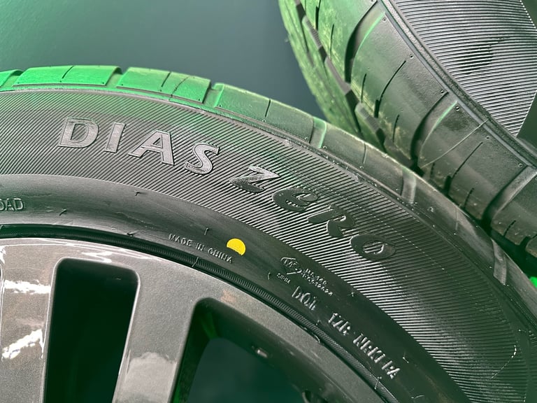 Discovery 4 / 3 HSE Powdered Technical Grey 20” Alloy Wheels - style 510 Landmark & NEW tyres!