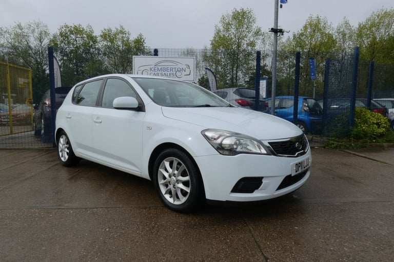 image for 2011 Kia Ceed 1.6 CRDi VR-7 Hatchback 5dr Diesel Manual Euro 5 (89 bhp) Hatchback Diesel Manual