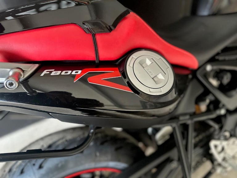STUNNING LOW MILEAGE 2018/18 BMW F 800 R MOTORCYCLE 