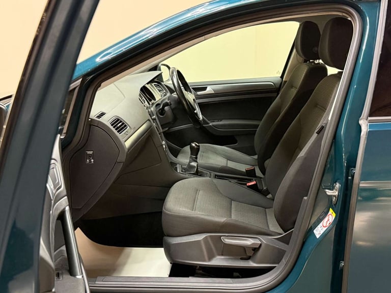 2017 Volkswagen Golf 1.6 TDI BlueMotion Tech SE Nav Euro 6 (s/s) 5dr Hatchback Diesel Manual