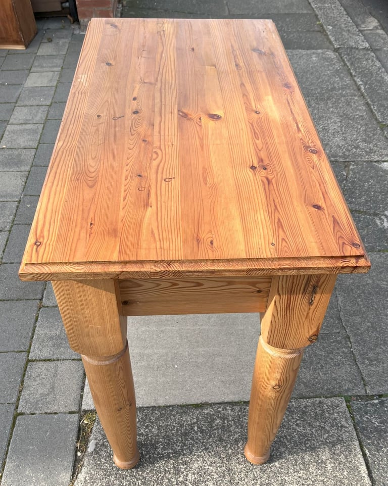 A CHUNKY SOLID PINE SIDE TABLE WITH WHEATSHEAF MOULDINGS