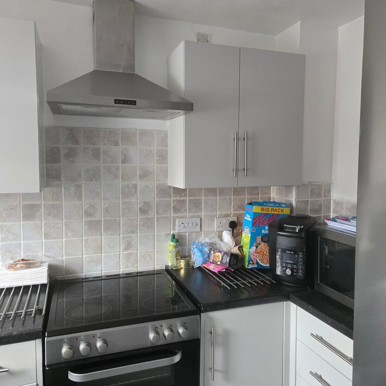 2 bed Semi-detached House in quiet village 