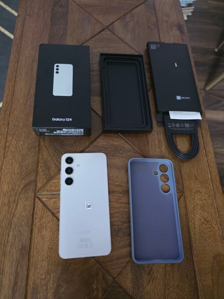 image for Samsung Galaxy S24 128GB - Unlocked - Excellent Condition with Box & Charger