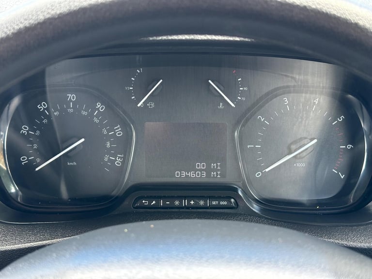 2023 Peugeot Expert 2.0 BlueHDi 1400 Professional Premium + Standard Panel Van MWB Euro 6 6dr PAN...