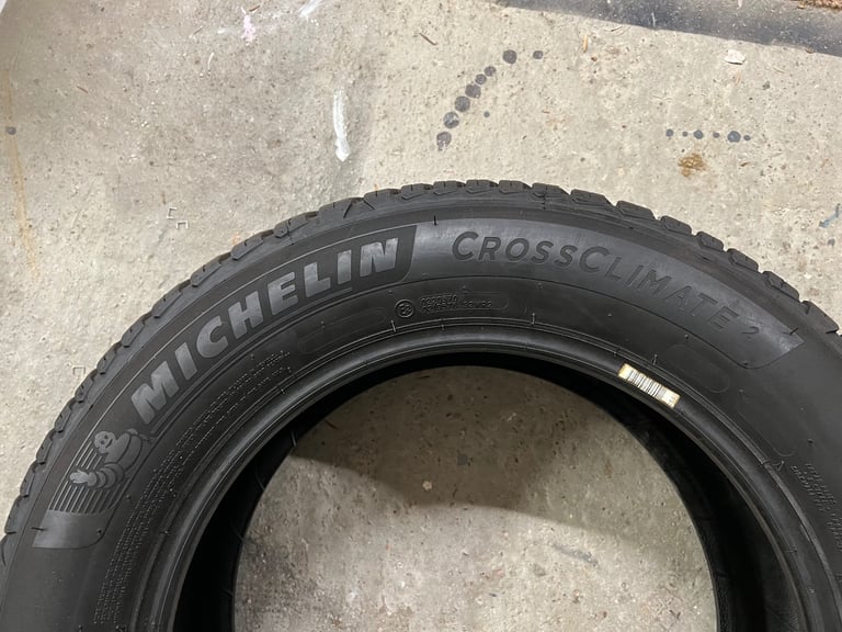 2 x Michelin Cross Climate 2 215/60