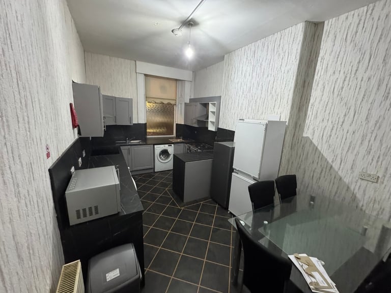 6 bedroom to let 