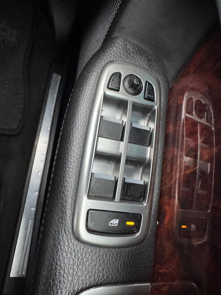 JAGUAR XF 2.2d Luxury Auto Euro 5 (s/s) 4dr 2011