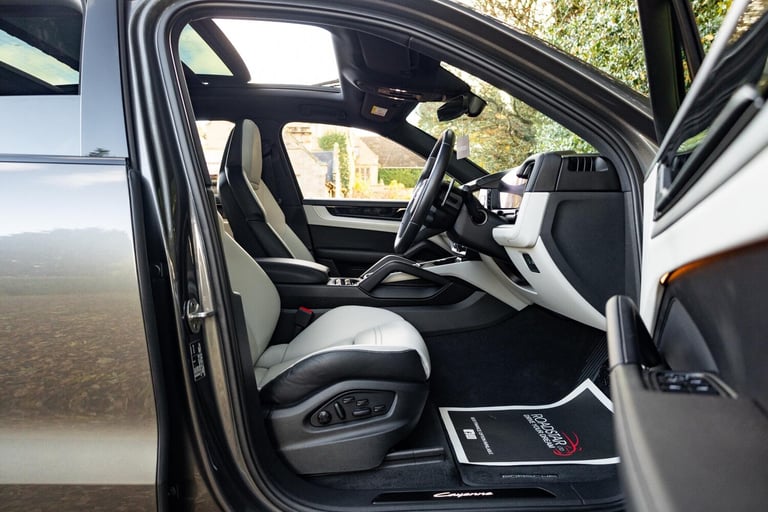 2023 Porsche Cayenne 3.0 V6 E-Hybrid 25.9kWh TiptronicS 4WD Euro 6 (s/s) 5dr ESTATE Petrol/Electr...