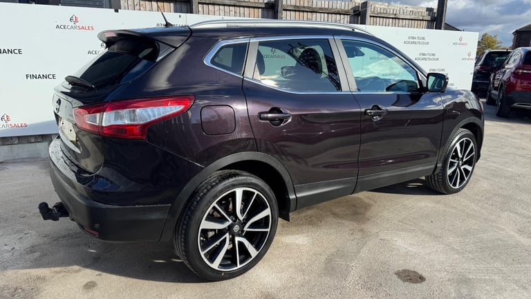 2015 Nissan Qashqai 1.6 dCi Tekna 5dr Xtronic HATCHBACK DIESEL Automatic