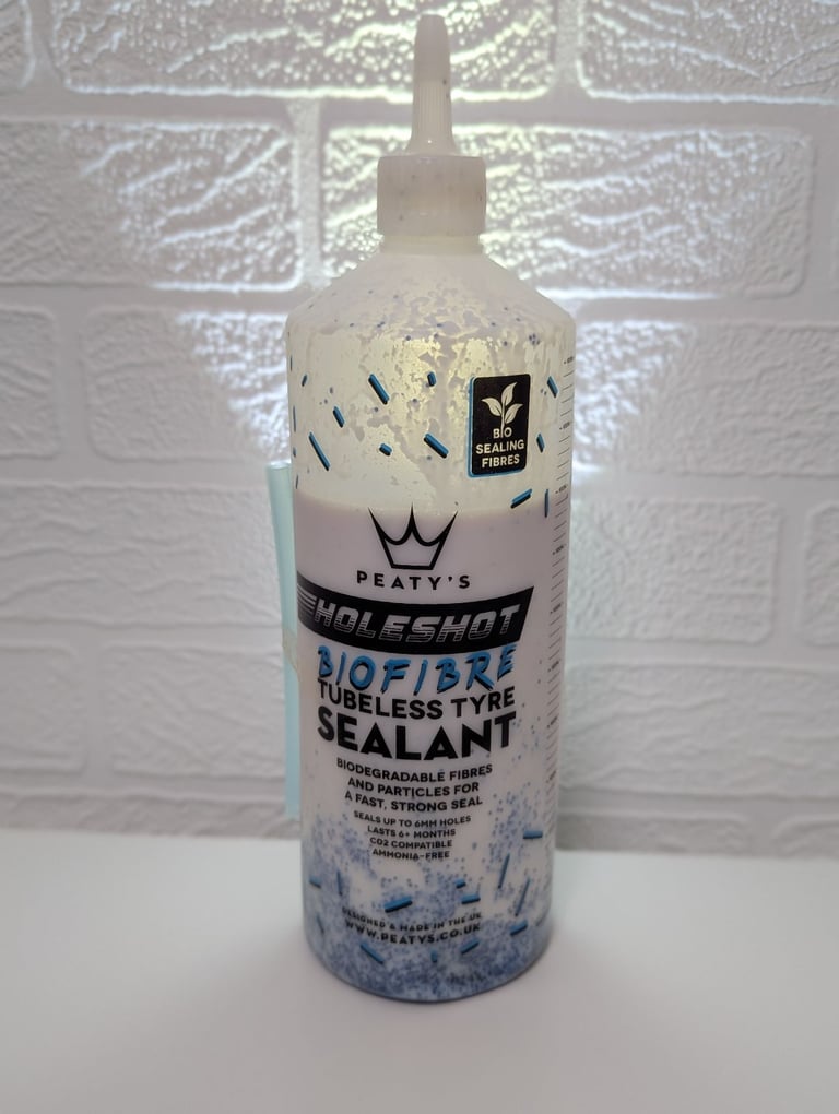 image for 800ml of Premium Peaty's Holeshot Biofibre Tubeless Bicycle Sealant / FREE LOCAL DELIVERY