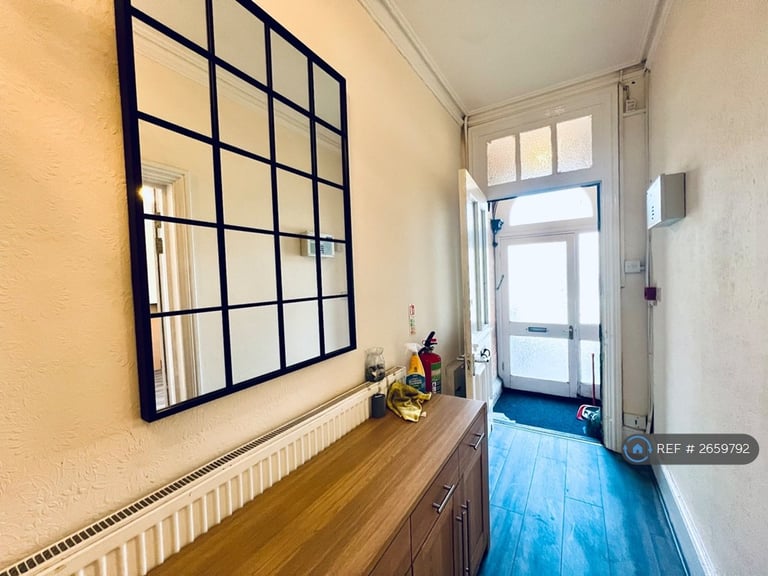 6 bedroom house in Radford Road, Leamington Spa, CV31 (6 bed) (#2659792)