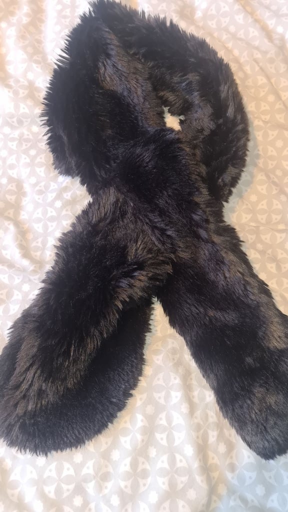 image for Ladies black faux fur scarf in fantastic condition. 