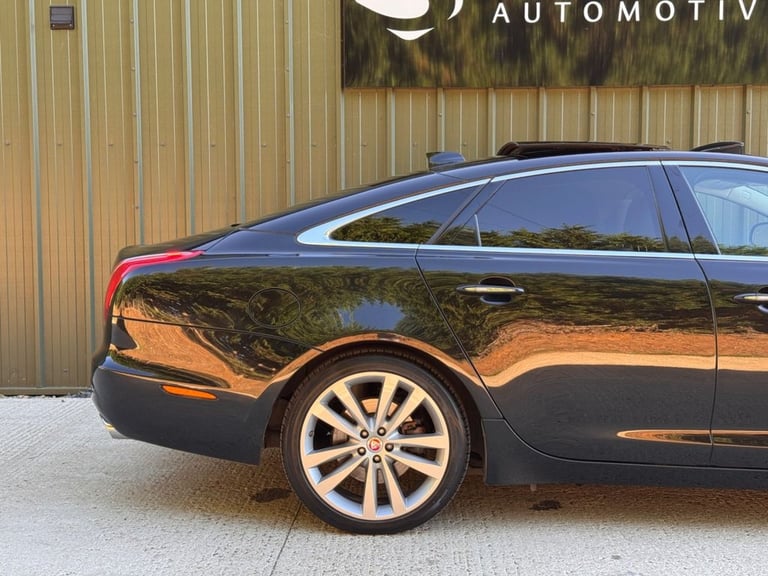 2019 Jaguar XJ 3.0d V6 XJ50 Saloon 4dr Diesel Auto Euro 6 (s/s) (300 ps) Saloon Diesel Automatic