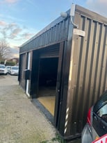 LARGE SECURE DOUBLE GARAGE / PARKING WI-FI CCTV GATED ENTRY W/C