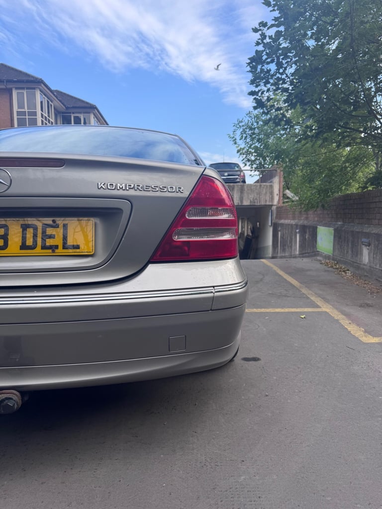 2003 MERCEDES-BENZ C CLASS C180K Avantgarde SE 4dr AUTO PETROL SILVER SALOON VGC